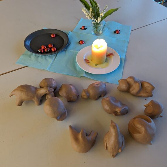 Tontiere und Kerze: "Gestaltung mit Ton"
